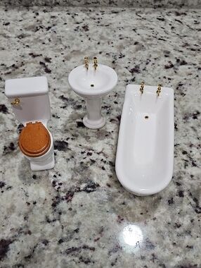 Porcelain Dollhouse Furniture Bathtub Pedestal Sink Toilet
